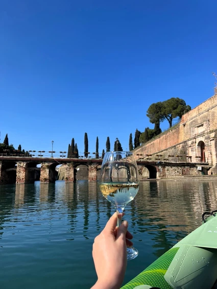 Aperitivo in Canoa a Peschiera del Garda: Tour tra le Mura UNESCO 11